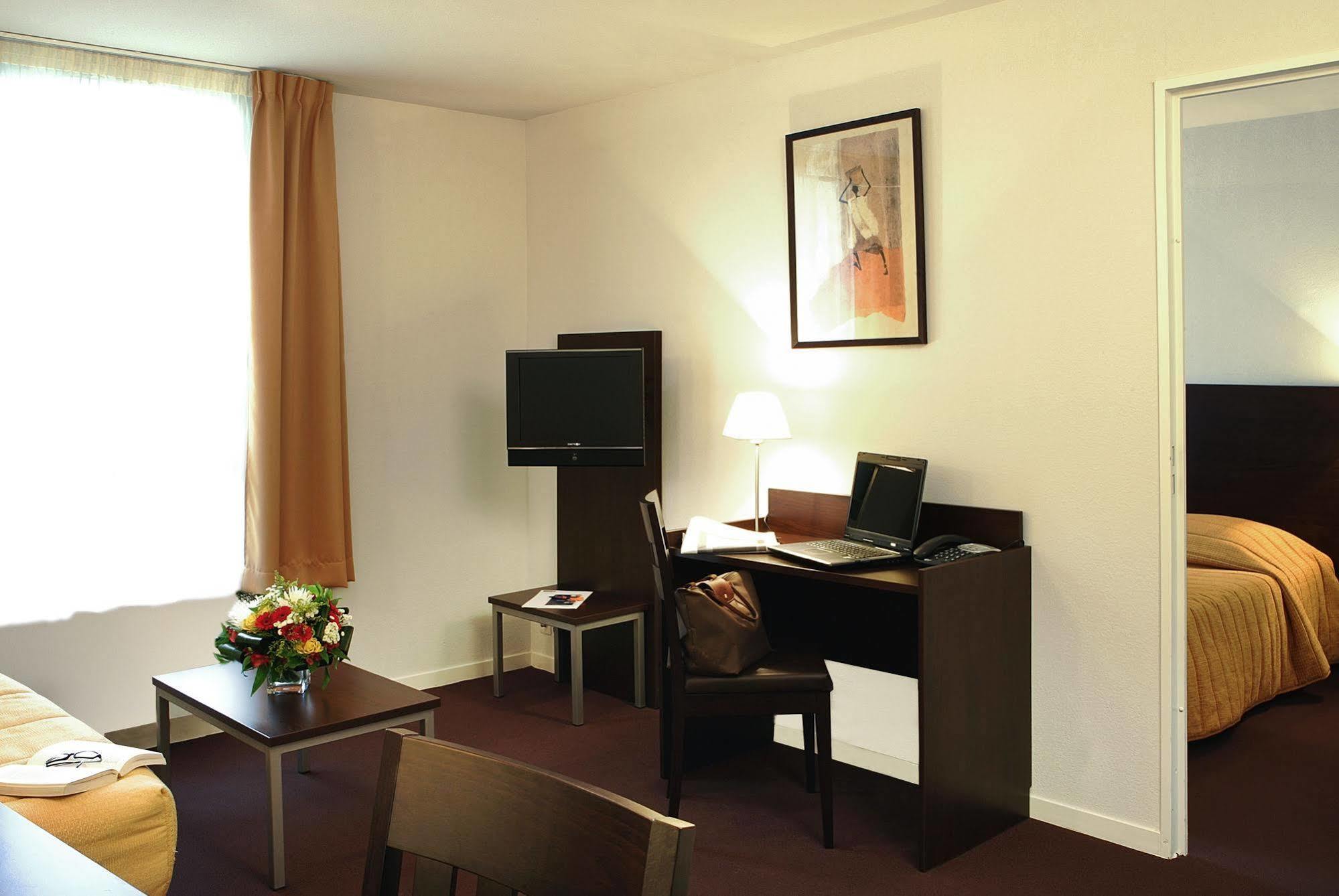 Aparthotel Adagio Access Paris Saint-Denis Pleyel Room photo